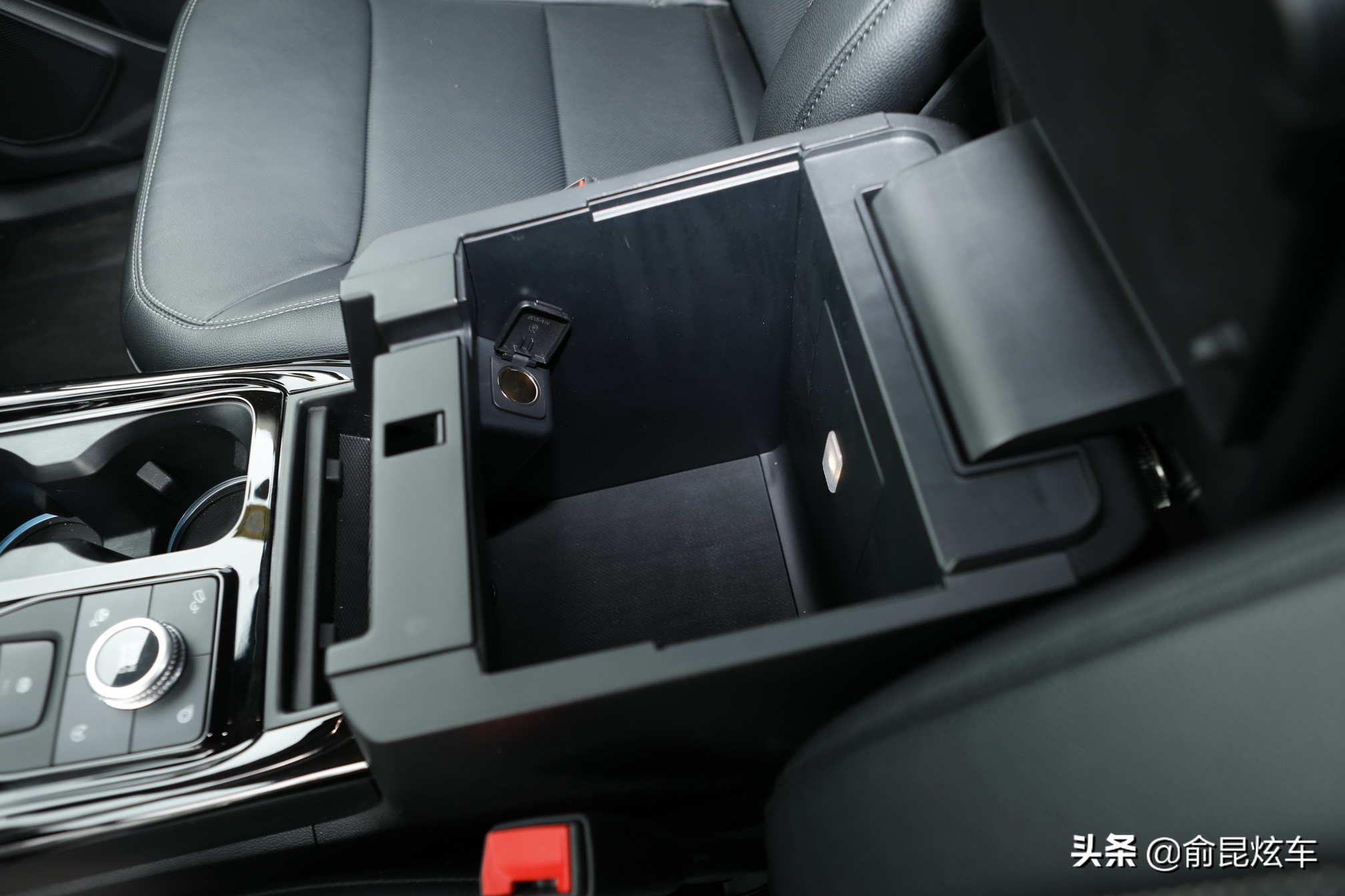 全新大七座suv福特探险者,帅气十足的性能轿跑suv