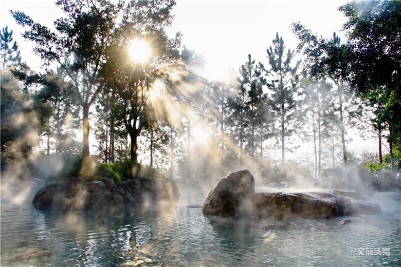 边泡温泉边潜水,边泡温泉边享用