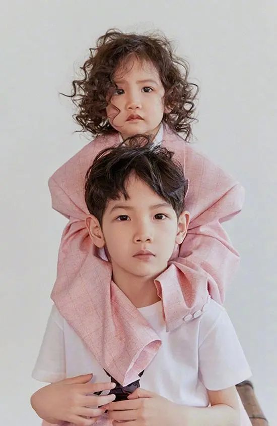 杨烁小包总露腹肌视频,小包总杨烁绯闻