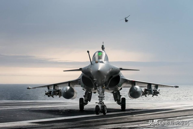 辽宁舰歼-15舰载战斗机,歼15战斗机是不是最大的舰载机