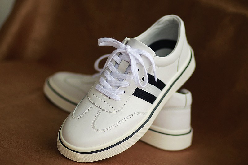 柔软百搭皮面小白鞋,软底软面又能两穿的真皮小白鞋