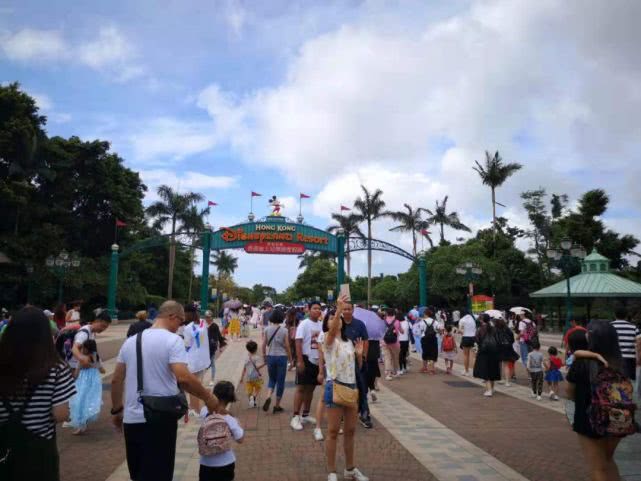 香港迪士尼今年首季盈利创新高,香港迪士尼亏损还是盈利