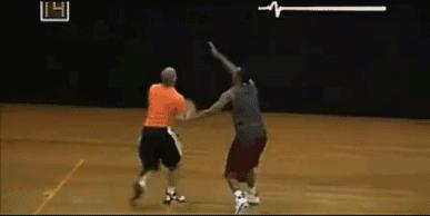 篮球教学总是犯规怎么办,篮球教学过人过不去怎么办