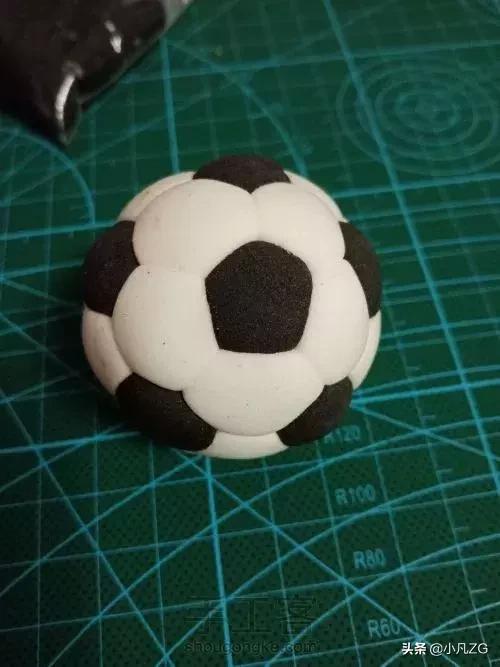 超轻粘土足球小人过程,粘土足球手工作品