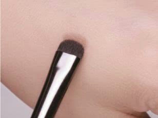 佟丽娅同款淡紫色眼妆怎么画,陈数同款烟熏眼妆