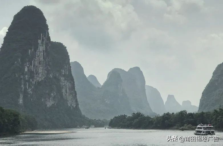水深波浪静，人贵声音低