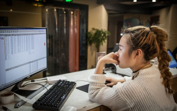 为什么网吧收银员都是漂亮妹子,网吧女网管工资多少钱