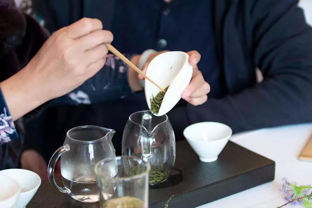 竹叶青峨眉山高山绿茶品味,三百多的竹叶青峨眉高山绿茶