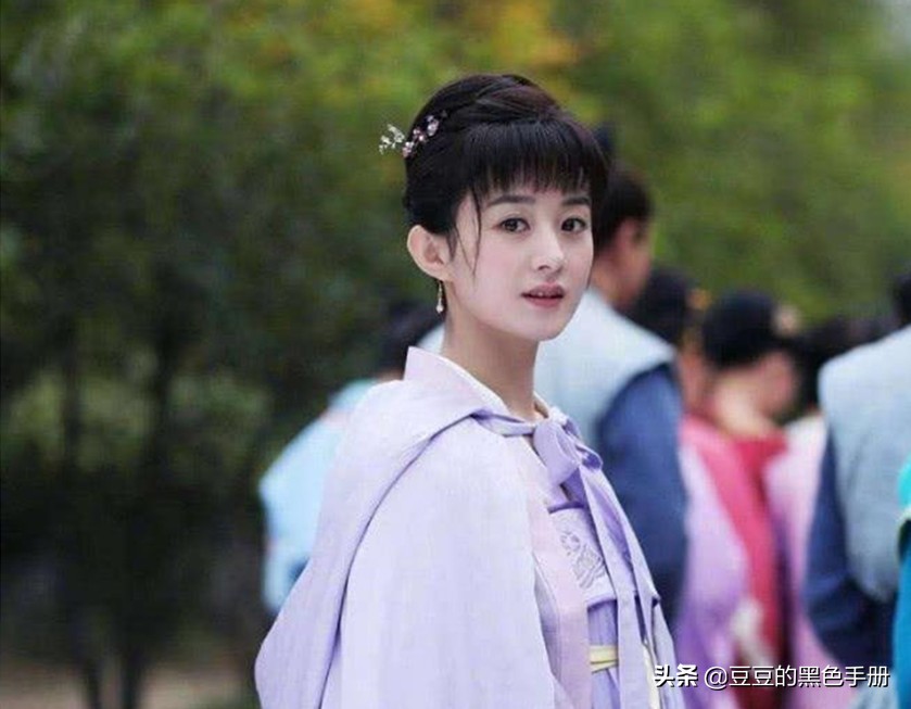 脑门大发际线高的女明星,大脸大脑门秃头女生适合的发型