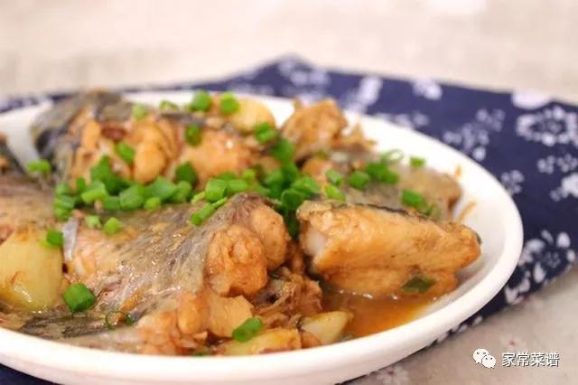 炖鱼的家常做法放什么菜好吃,家常菜100道开胃下饭炖鱼