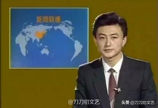 央视主持人康辉烫头,康辉烫头