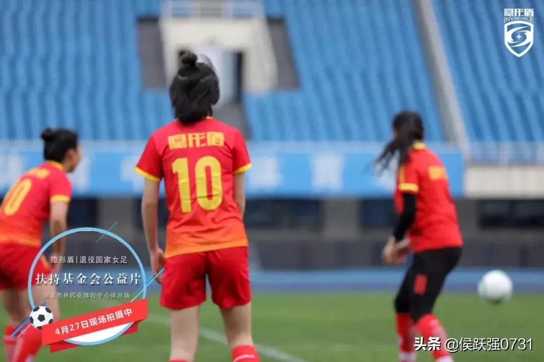 别忘了，曾经的你也饱含热泪为她们高歌铿锵玫瑰……