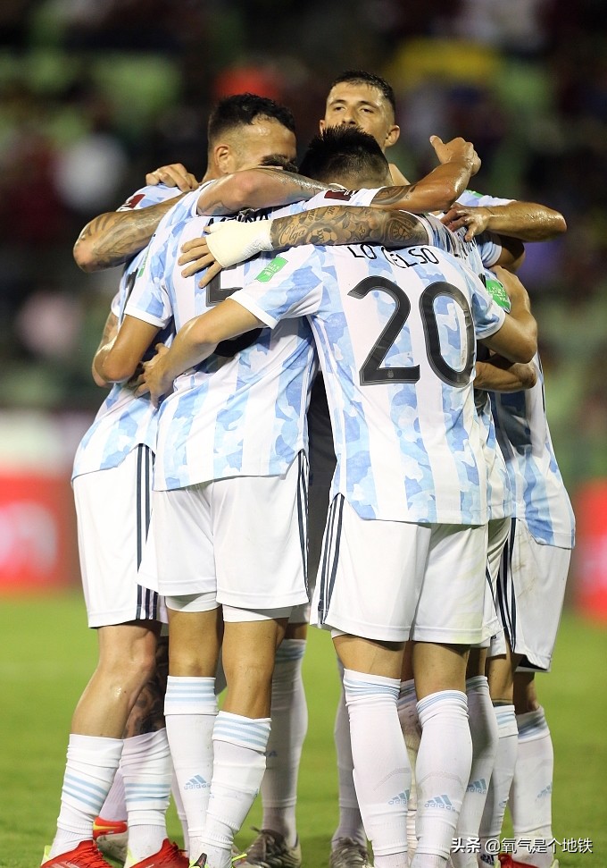 梅西遭断式蹬踏,梅西遭断脚犯规