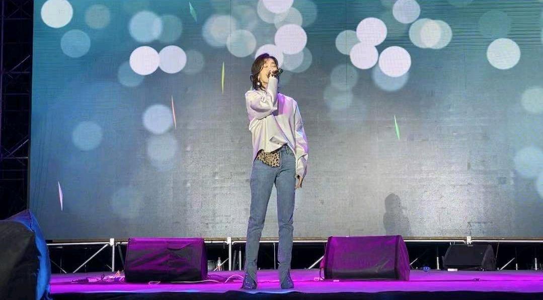 郁可唯被扔荧光棒是哪场,岱山音乐节郁可唯被扔荧光棒