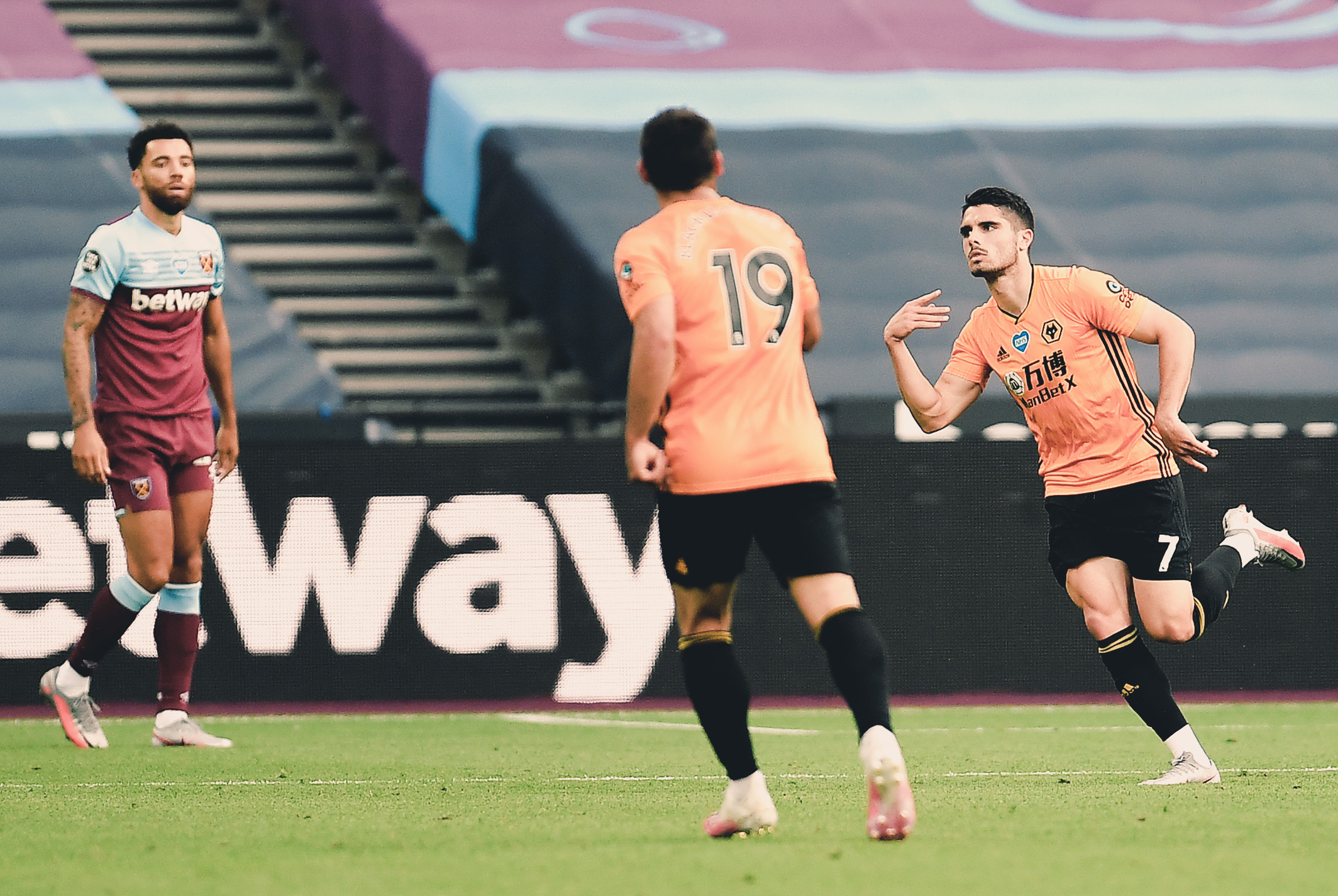 穆帅带领曼联的最后一战,凌晨3:00热刺vs布莱顿