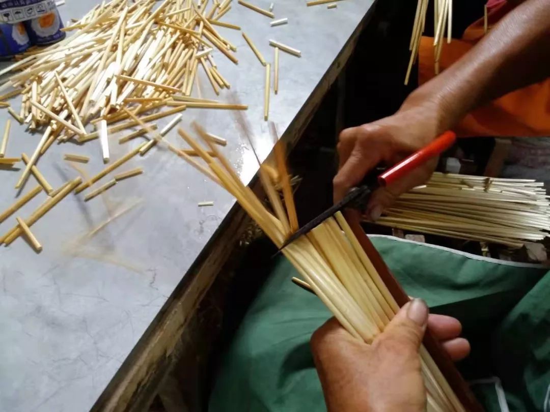 解救限塑令下的美国人，90后农民发明麦秆吸管，每月出口200万根