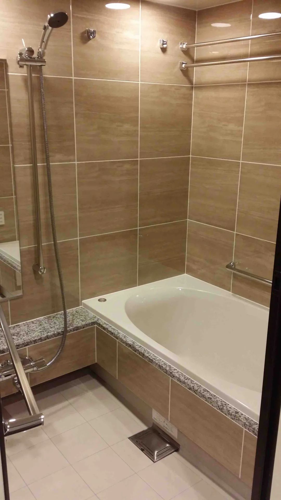 坐拥六本木都市核心，尽享时尚便利生活