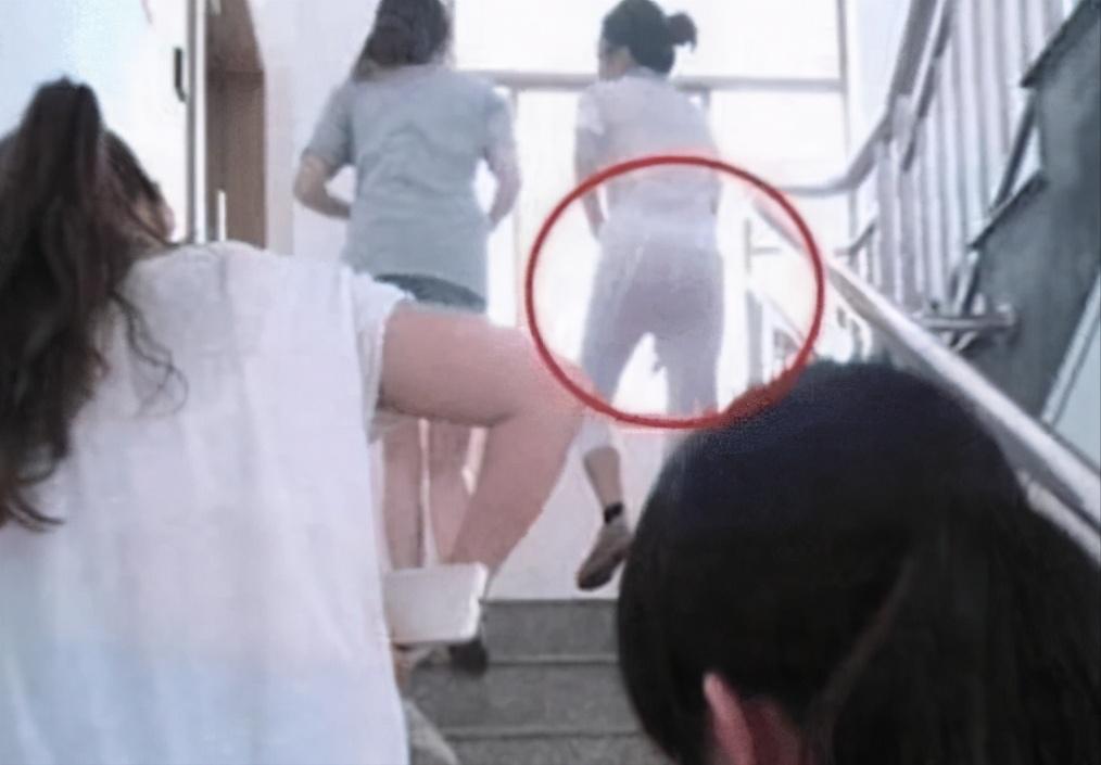 “兄弟们，女神给我说她嘴起泡了，我该怎么做啊？”哈哈哈...