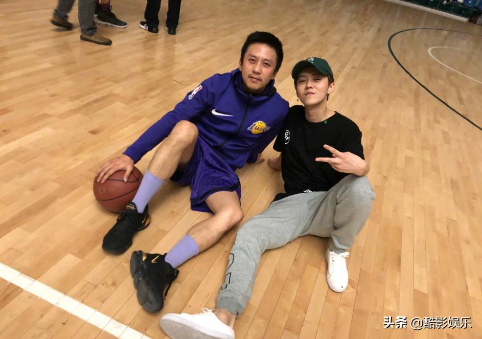 邓超打球，穿“5毛”袜子被嘲太持家，其实英国王妃更省！