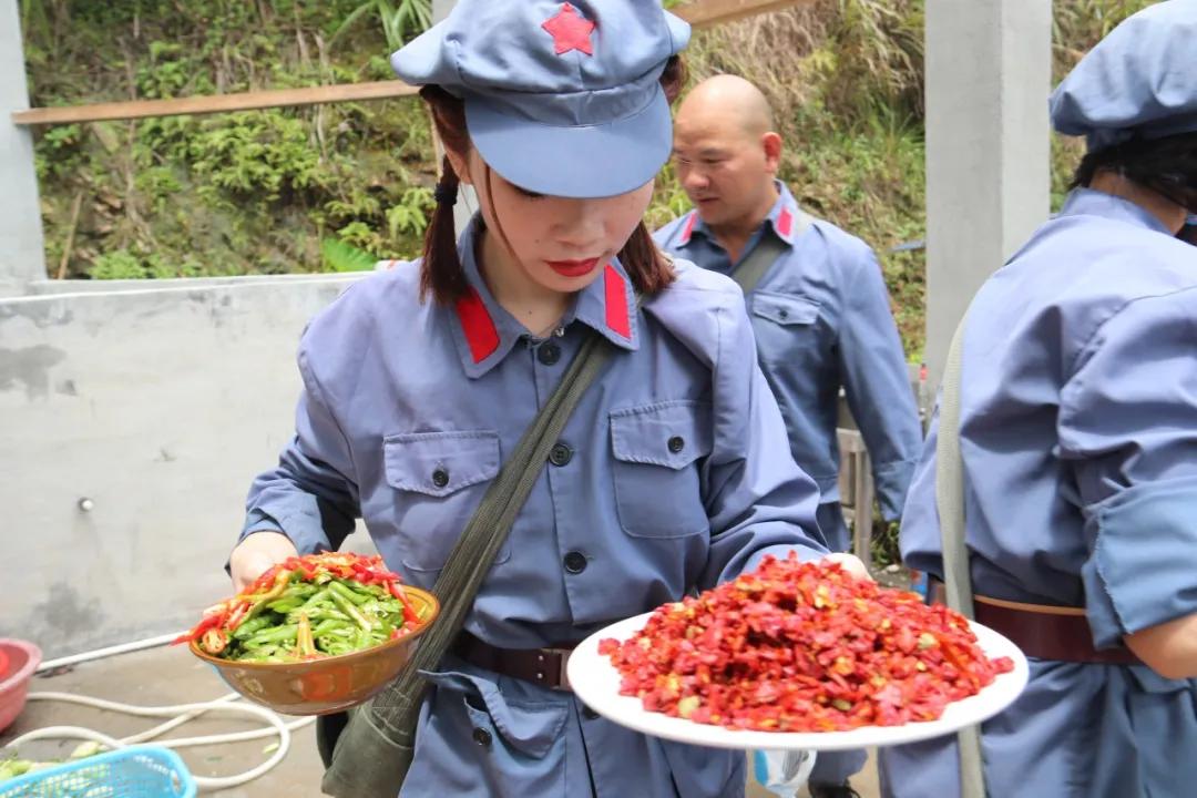 上井冈传承火种守初心，下豫章接续奋斗图新志——学校井冈山拓展培训活动纪实