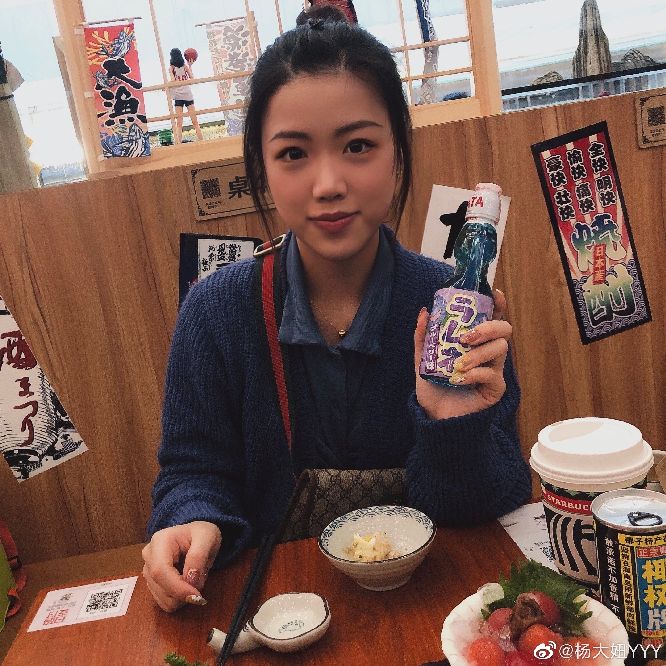 易思玲盛赞杨倩,杨倩夺冠新闻的评价