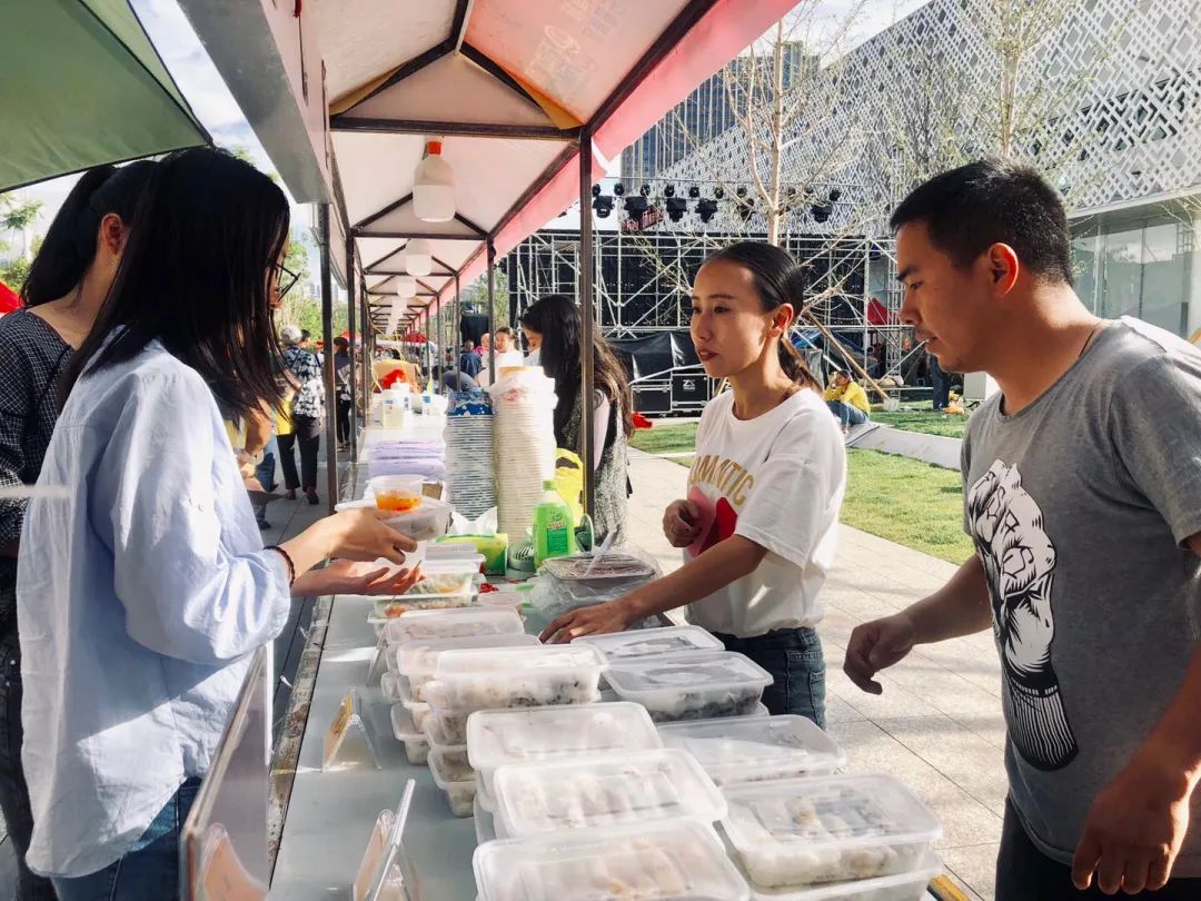 大理夜市水果小吃一条街,大理兴盛附近夜市哪里最热闹