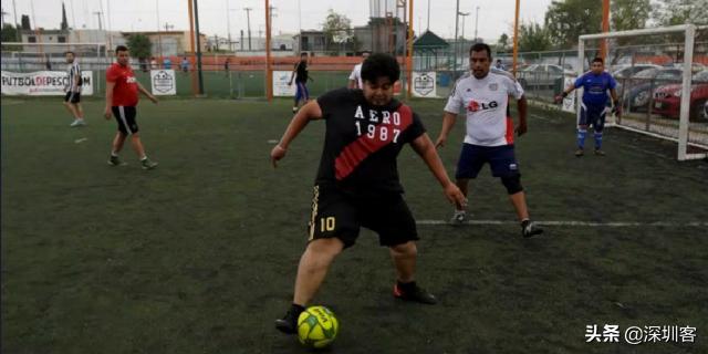 油腻中年男子踢球,中年足球油腻球员