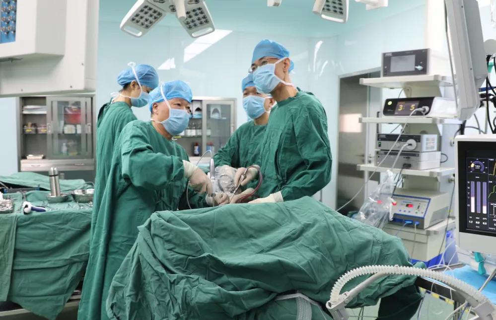 胸外科切良性肿瘤,微创手术切瘤