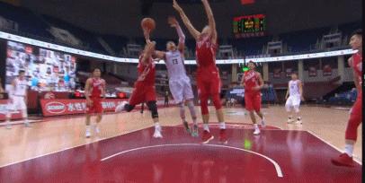 郭艾伦爆发逆转,郭艾伦拿下24分4板