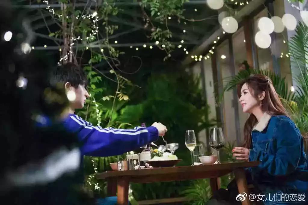 张轩睿和任家萱的日常生活恋爱,任家萱张轩睿甜蜜拥吻