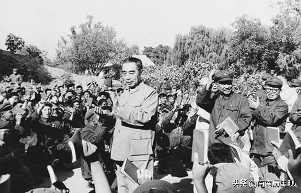 他是大军区政委，55年没被授衔，后来地位高过元帅，官至正国级