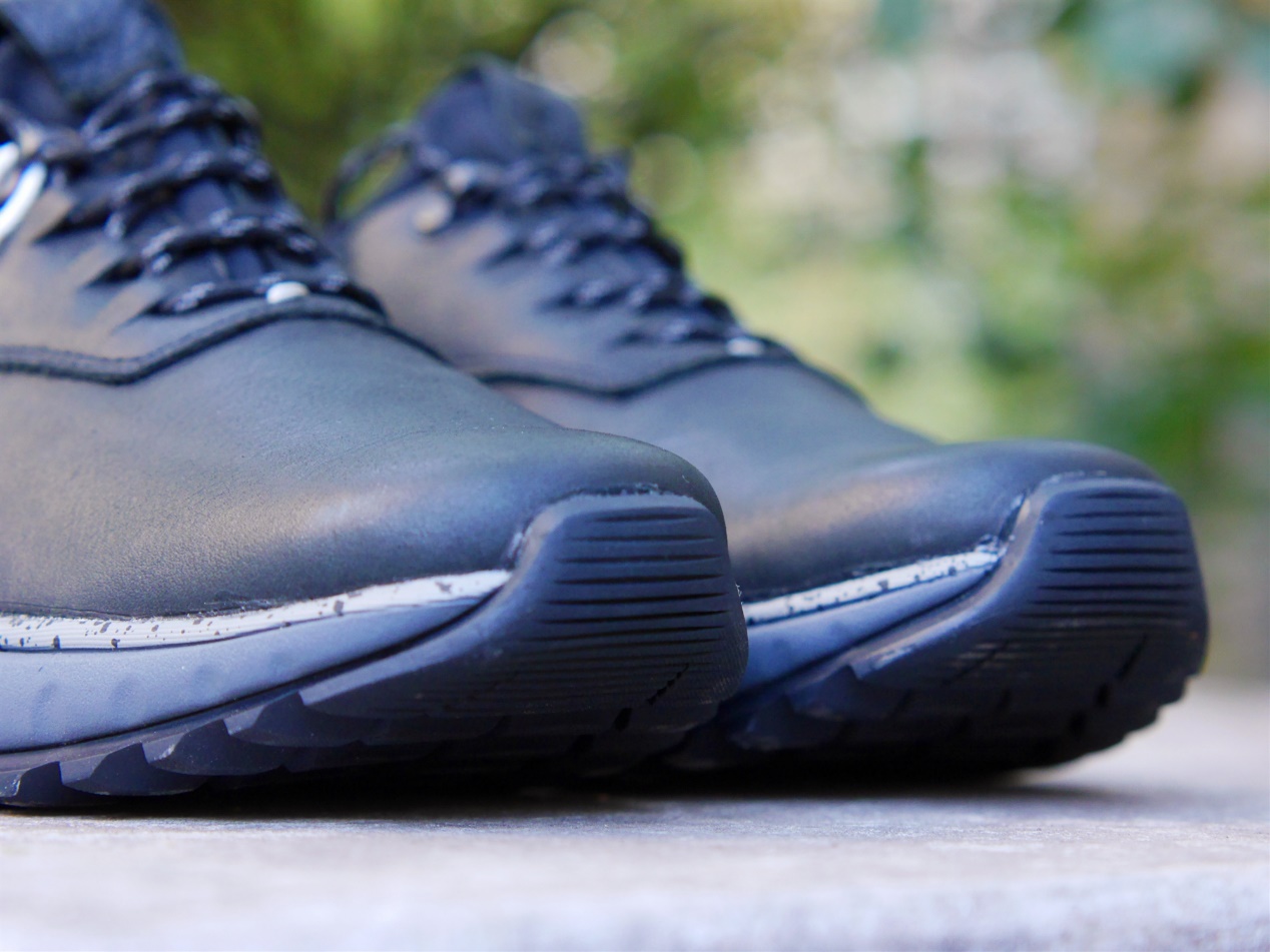 小伙网购一双耐克鞋子到货,小伙网上买鞋被商家忽悠看后续