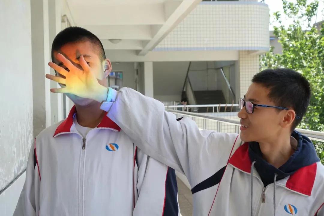 100多万粉丝追捧的中学老师说：“我不想和孩子们聊学习了”