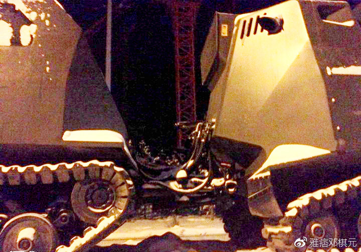 铰接式履带全地形车,中国最新款蟒式履带军用全地形车