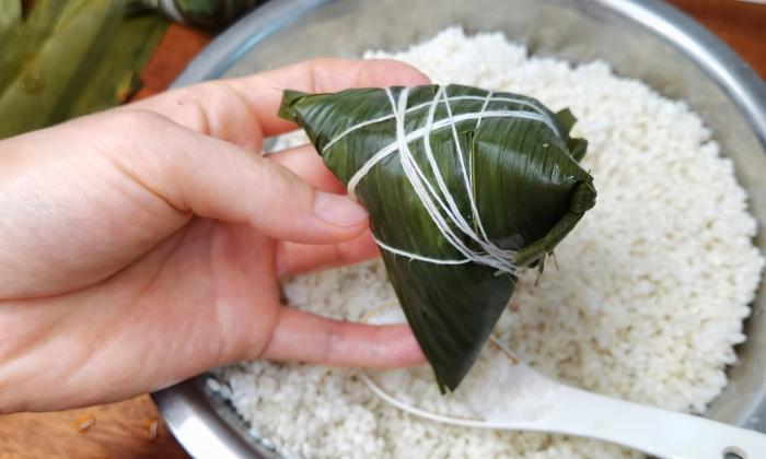 煮粽子用碱水,煮粽子怎么煮才能软糯更好