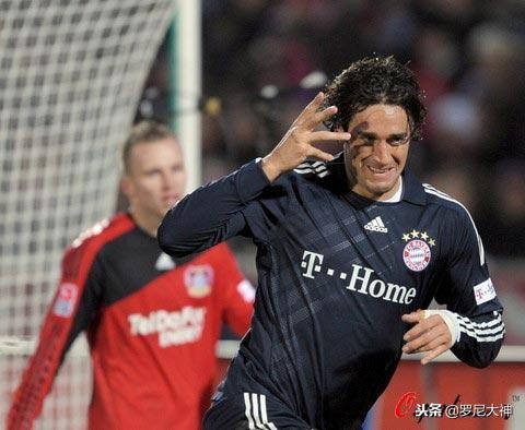 绿茵场上的庆祝动作,绿茵场上庆祝动作