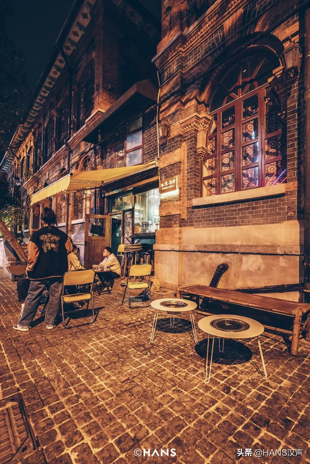 武汉神秘三角地，马路牙子上的通宵派对