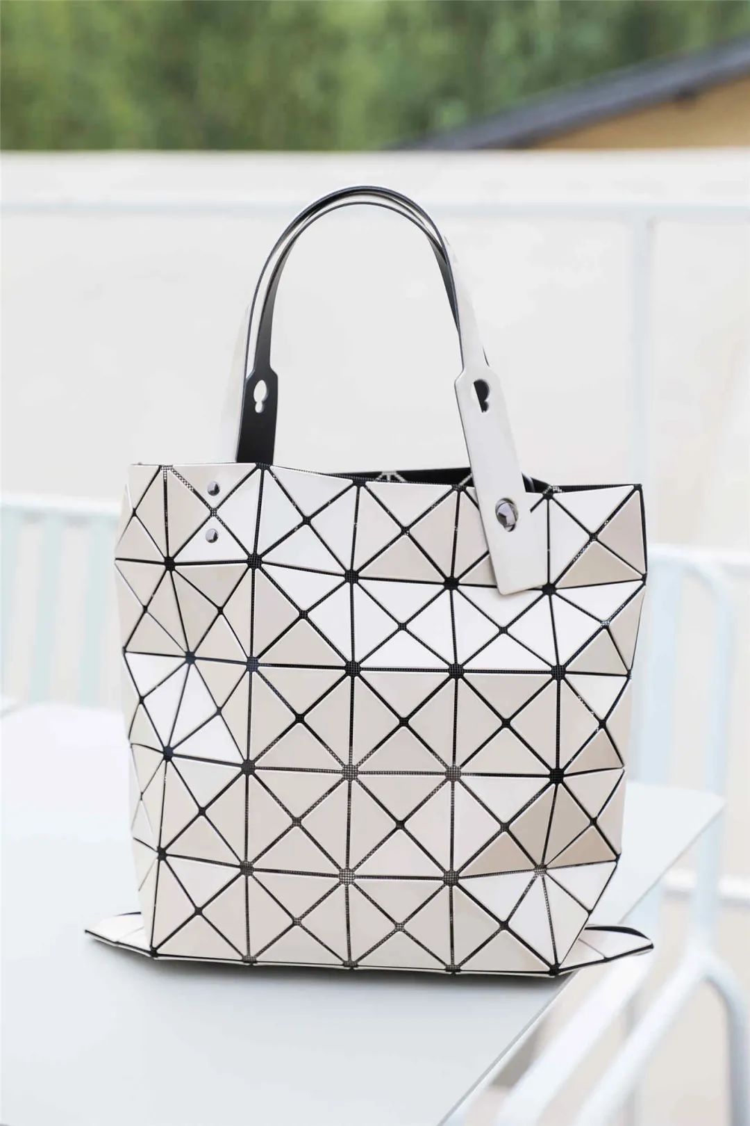 初入职场质感包包推荐,三宅一生包包属于什么档次的包包