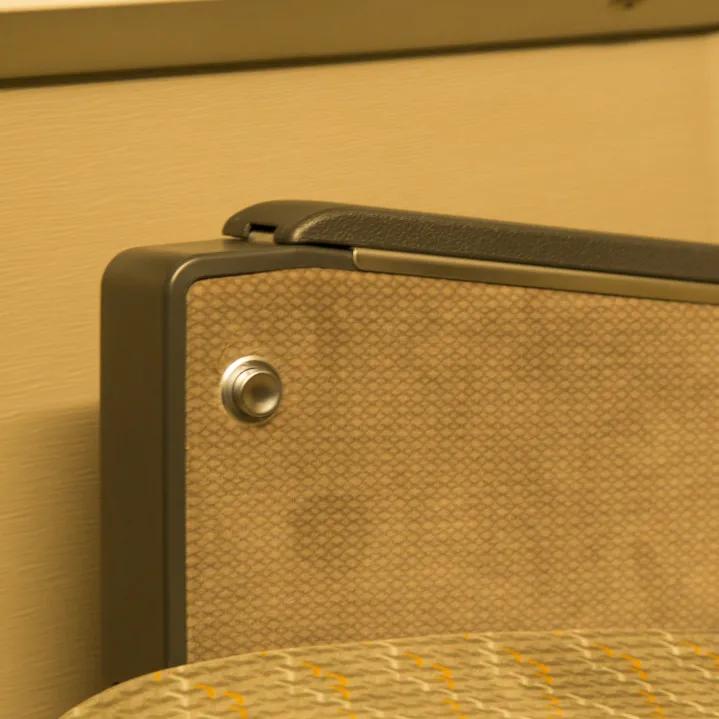 动车上有小桌板吗,动车上的小桌板怎么弄