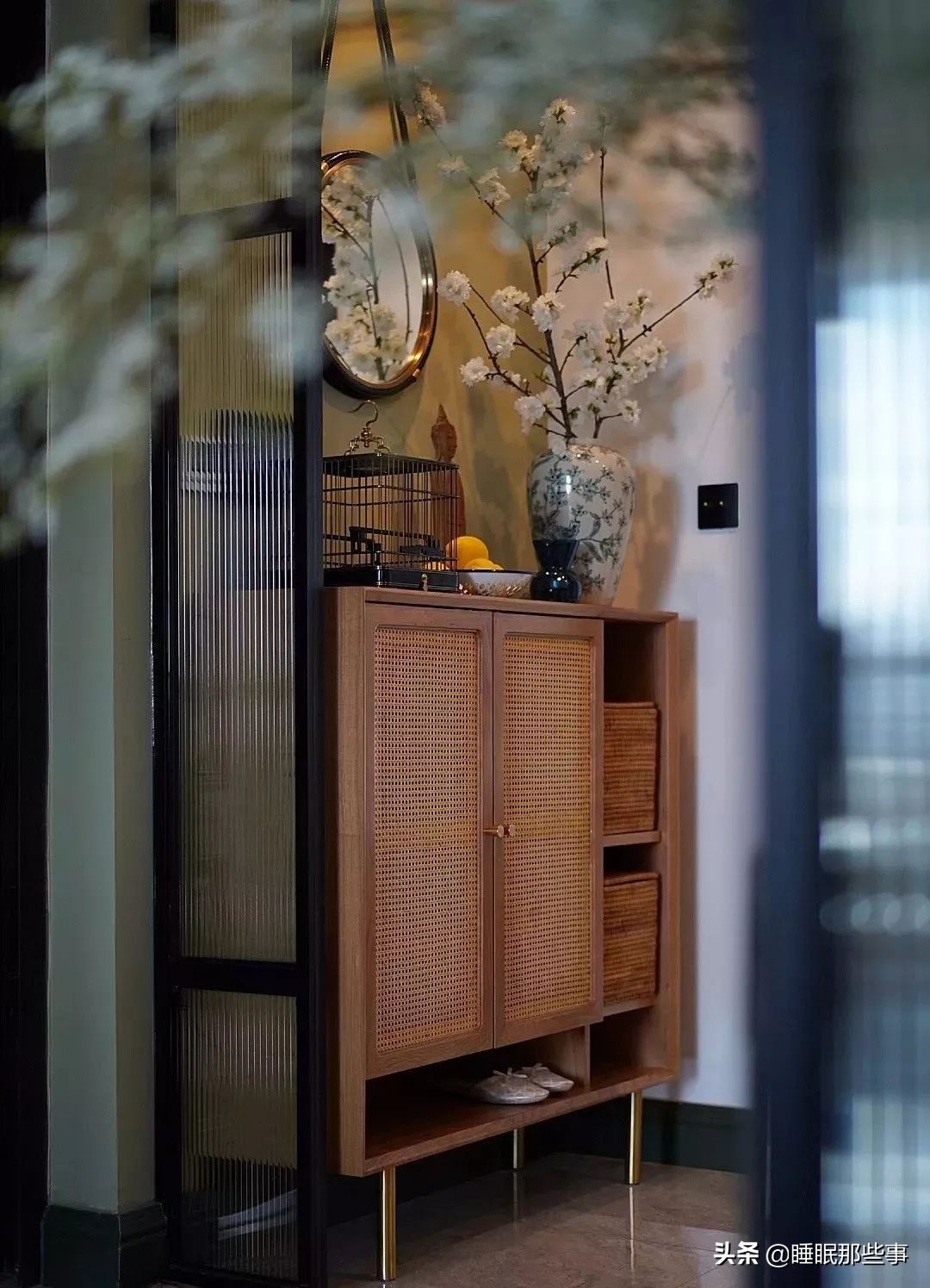 看了一眼她家的绿墙，我觉得我家还可以再抢救一下