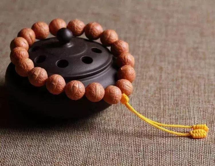 猪年合适带什么珠宝,狗年今年佩戴什么手串