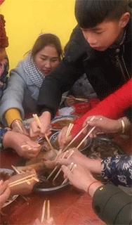 搞笑gif狗子我为这个家操碎了心,搞笑gif图片狗子都开始学坏了