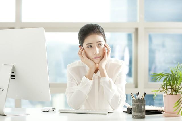 老板在群里发工作需要该怎么回复,员工微信群折射问题老板不回复