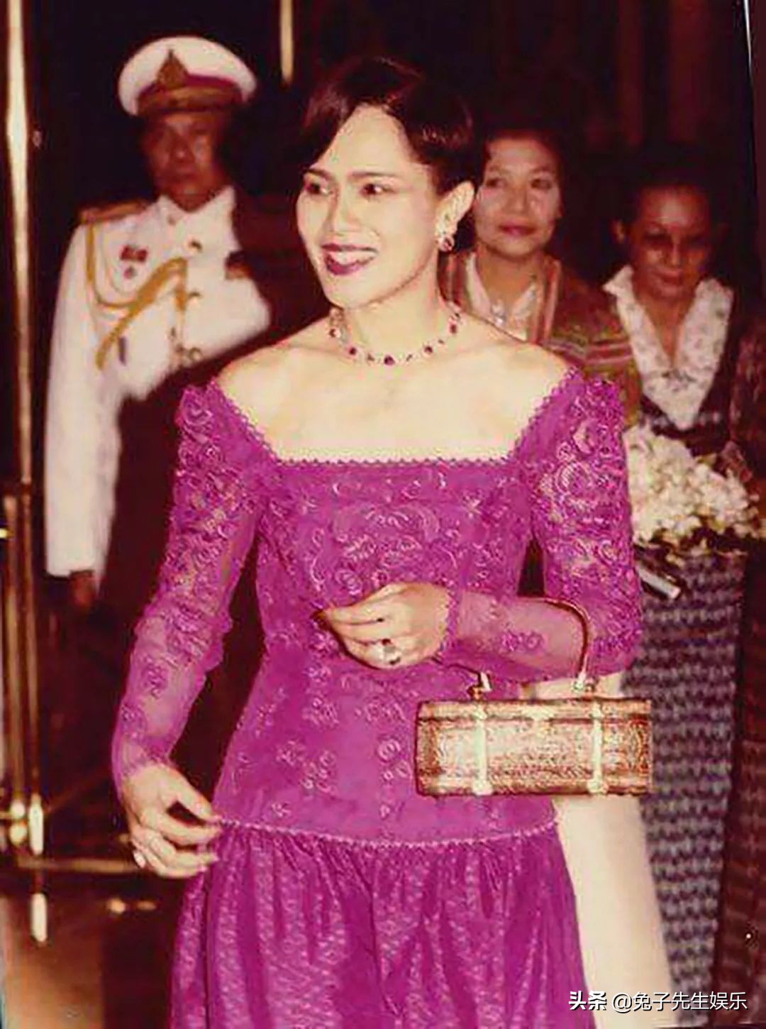 苏提达丑脸变美了,44岁苏提达身材走样