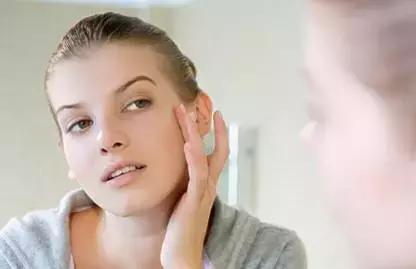 孕晚期有孕吐症状是怎么回事,孕期除了尿频什么症状都没有