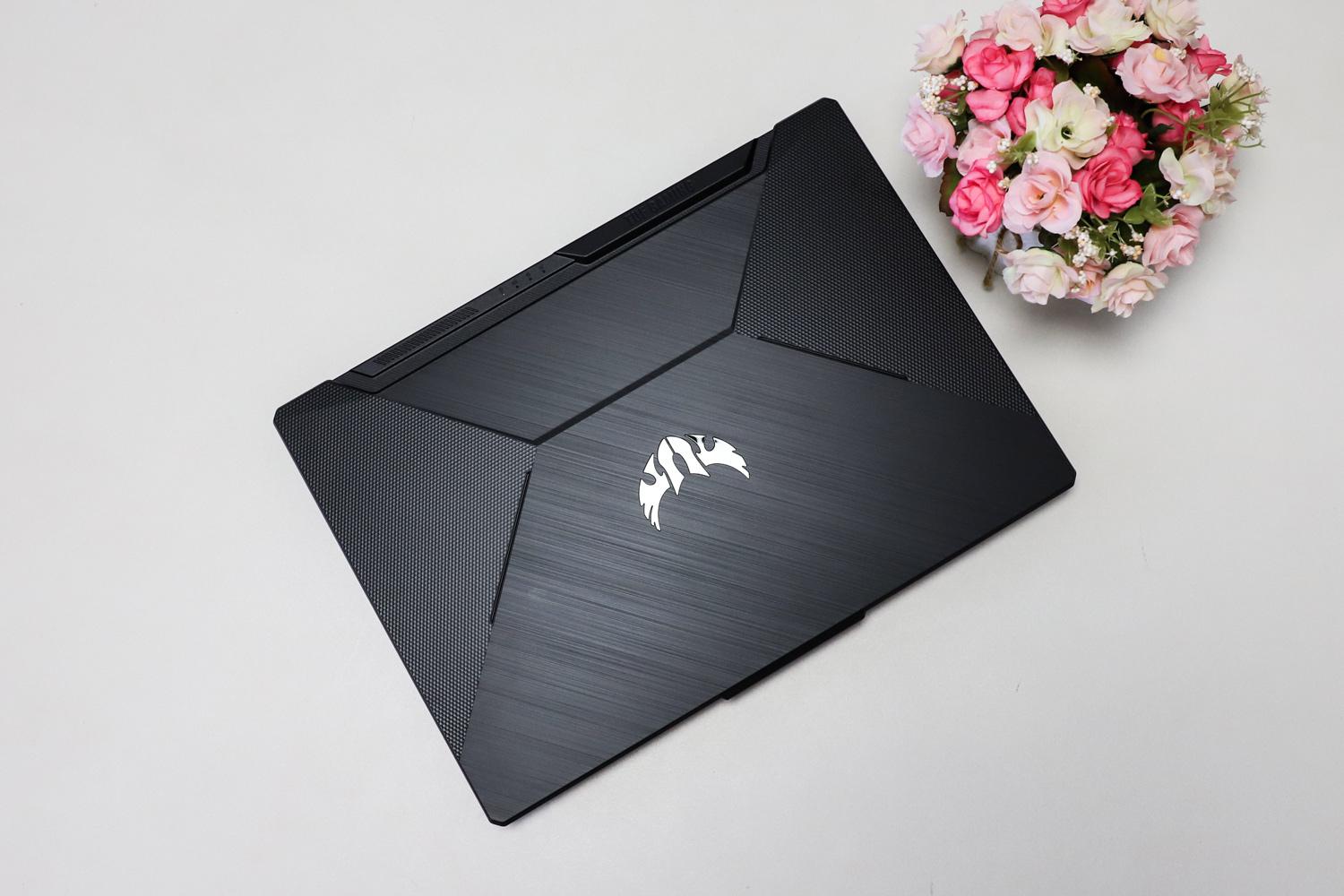 双十一游戏本选哪款？飞行堡垒8助威英雄联盟S10