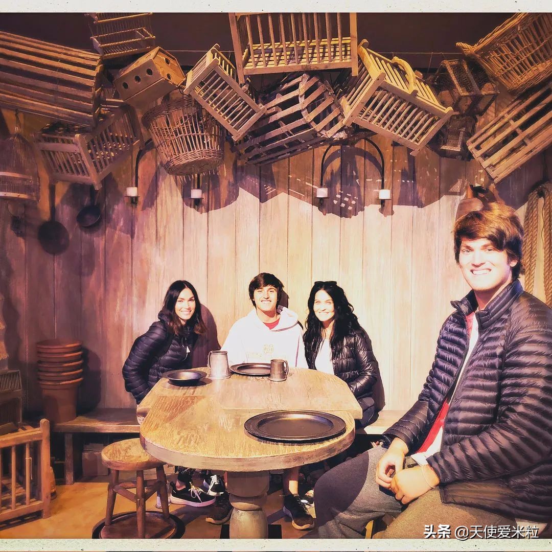 梅根福克斯与继子相处愉快,梅根福克斯为什么和前夫离婚