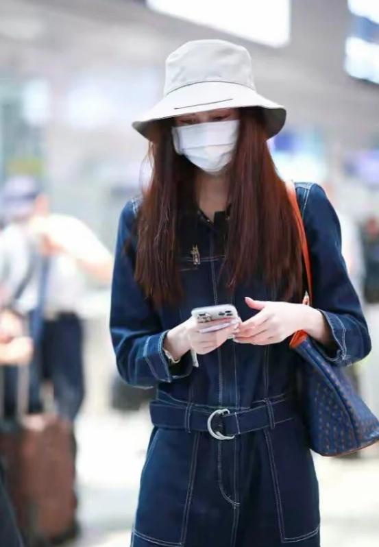 何穗身材苗条穿什么衣服都显瘦,何穗紧致裤子搭配