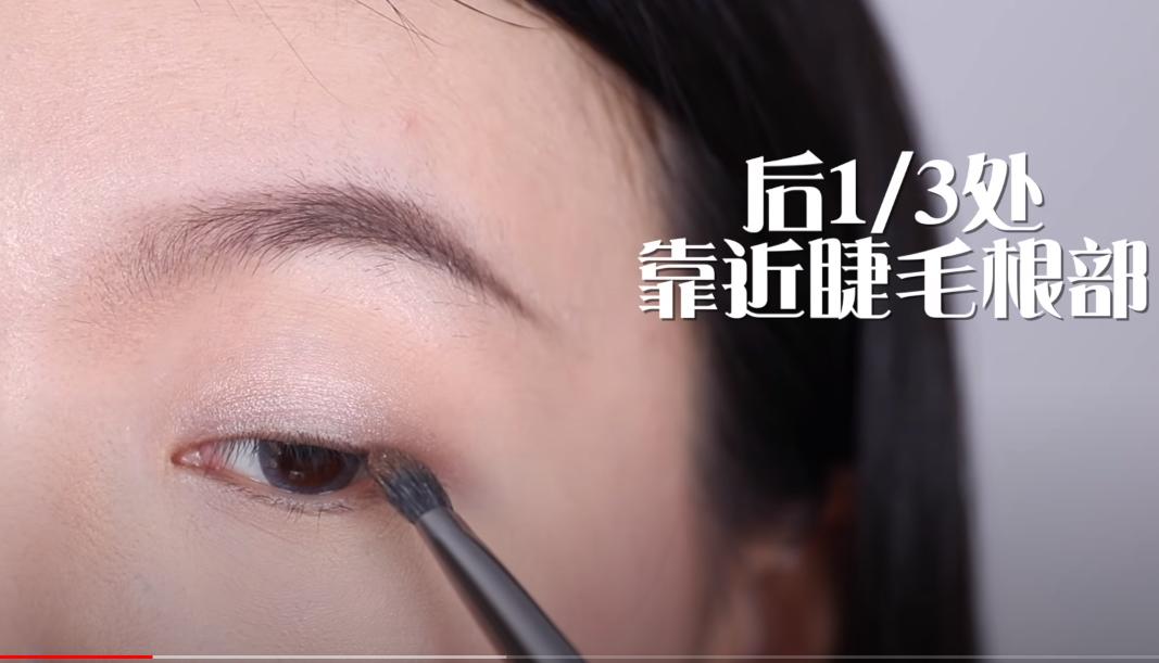 儿童粉色眼影的画法步骤大全,眼影化妆步骤的先后顺序图