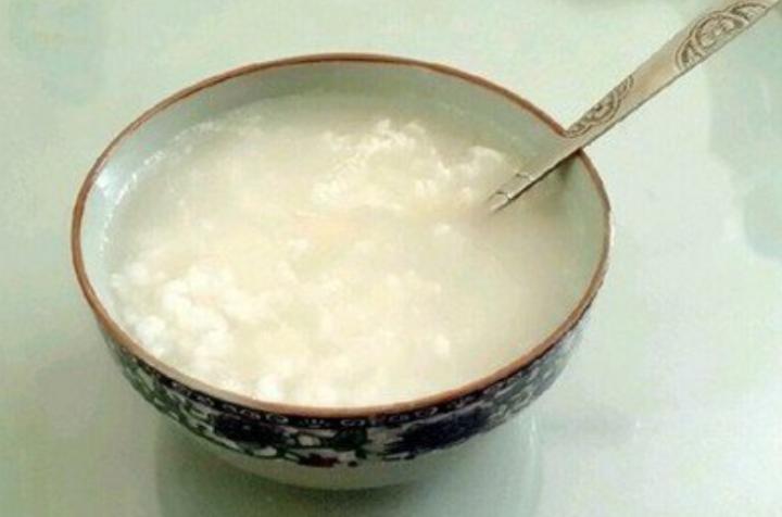 四个月的小狗拉稀是怎么回事,小狗不吃不喝拉稀拉血几天死掉